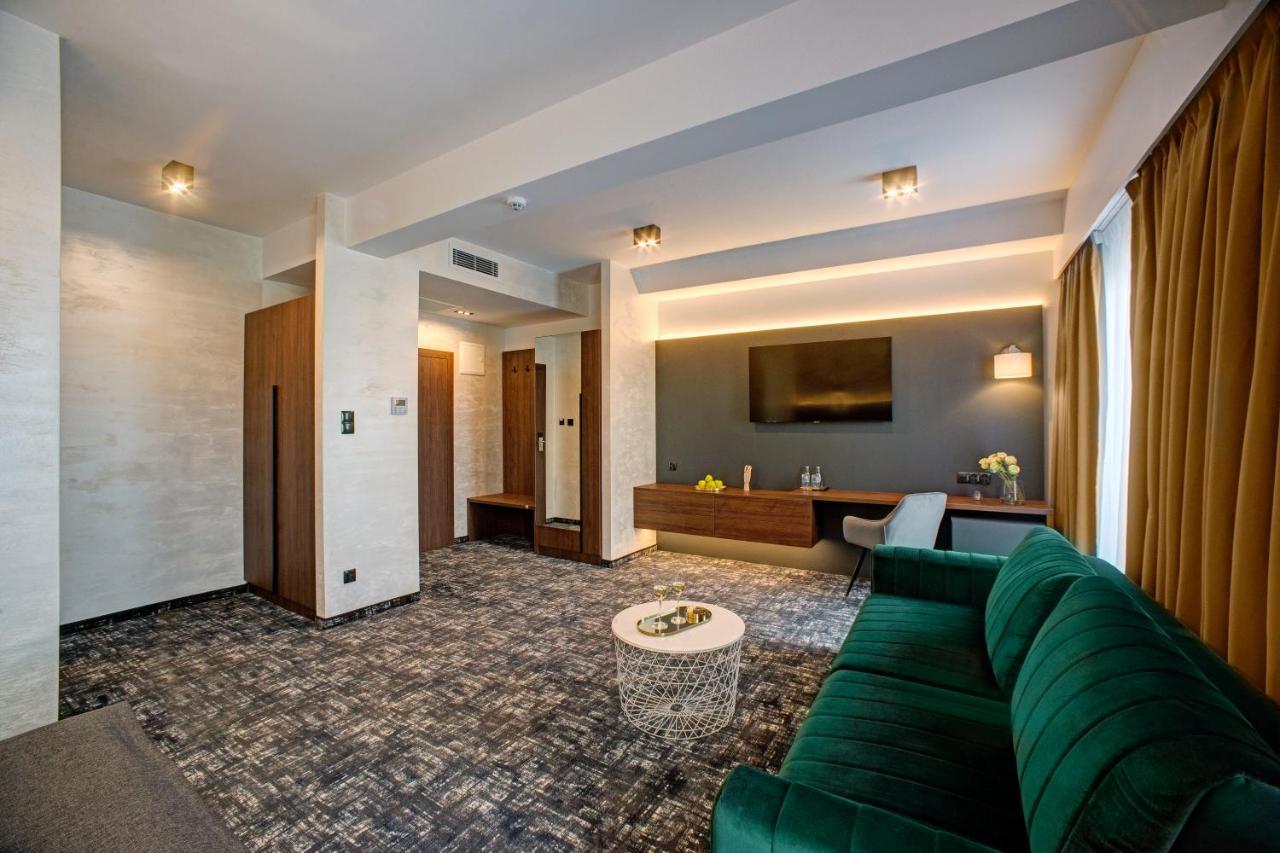 Hotel Wiki Sanok Events & Bowling Esterno foto