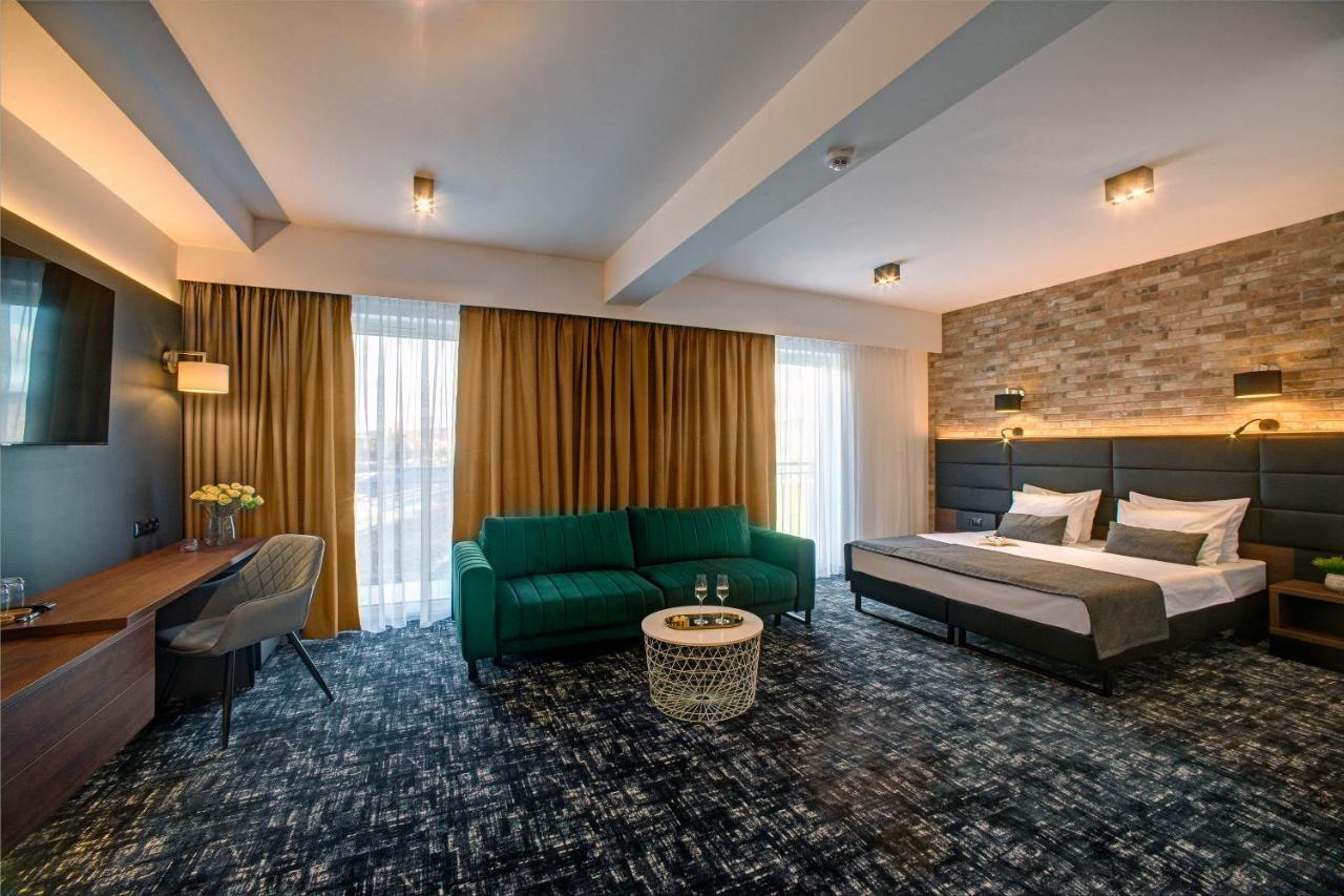 Hotel Wiki Sanok Events & Bowling Esterno foto