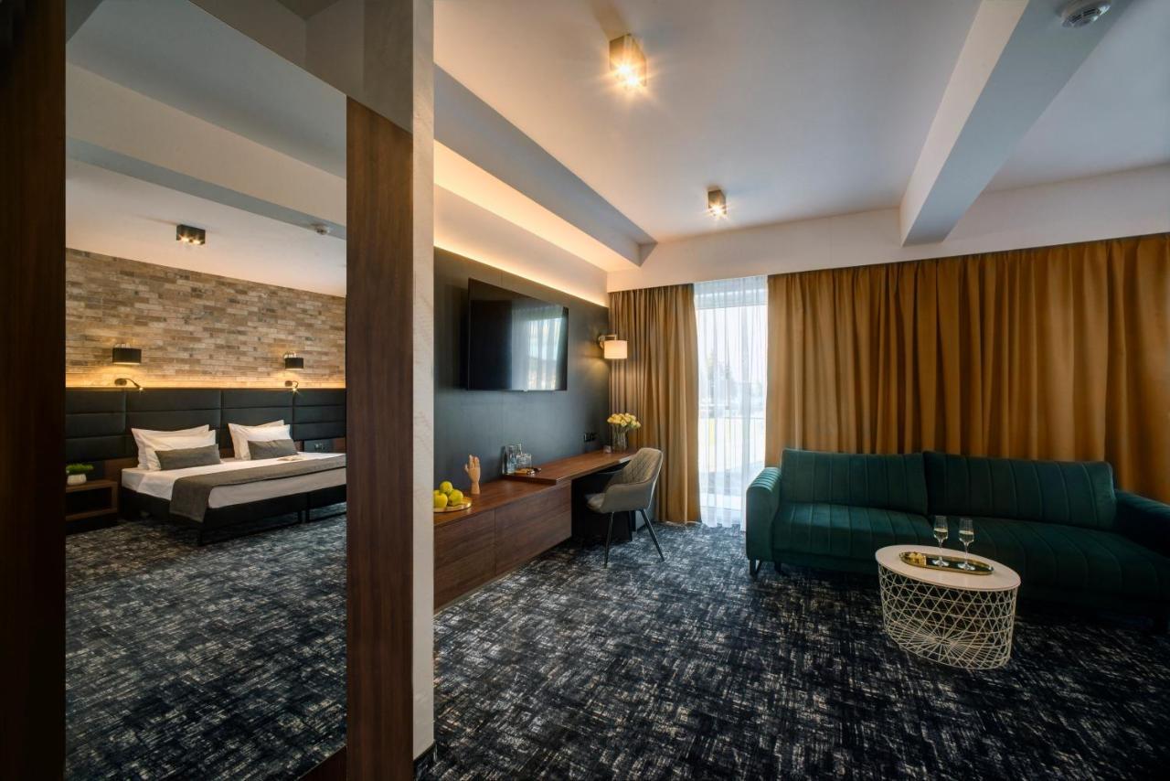 Hotel Wiki Sanok Events & Bowling Esterno foto